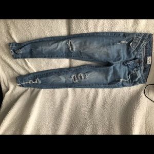 Distressed light jeans